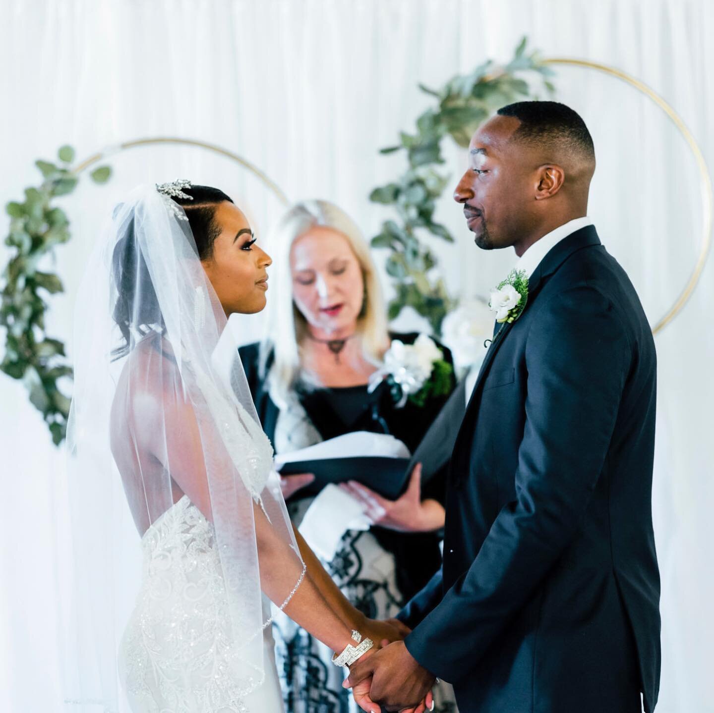 Oferta Foto Nuntă – Păstrează Magia și Emoția Celui Mai Important Moment al Vieții Tale